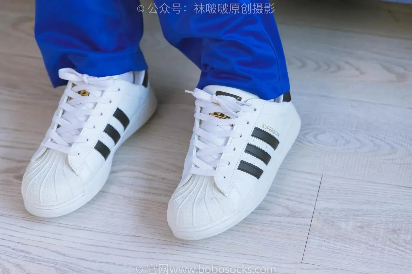 [BoBoSocks袜啵啵]NO.193 小沫-贝壳头板鞋、白棉袜、肉丝、校服裤里丝 [140P]插图3
